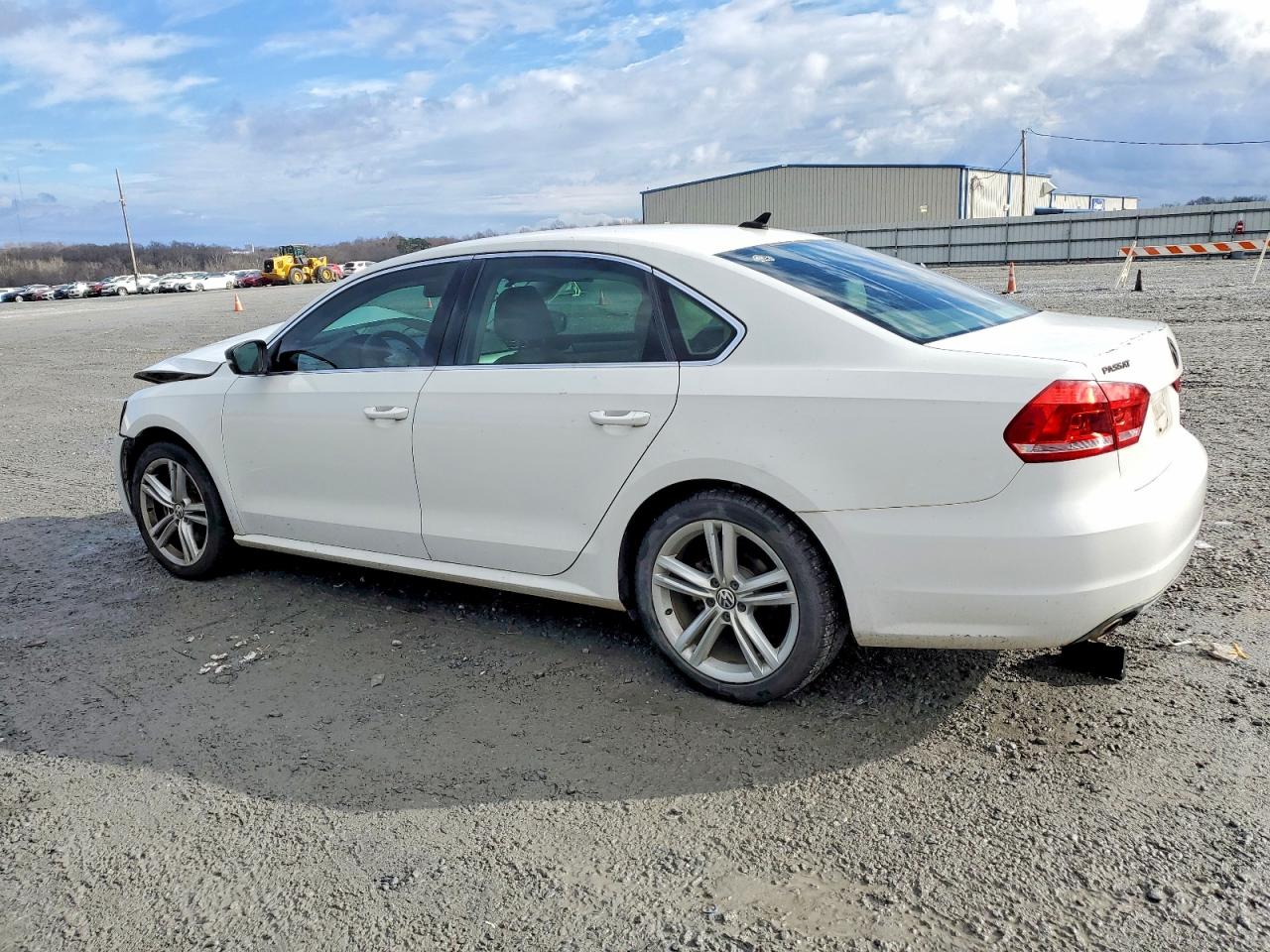 2015 VOLKSWAGEN PASSAT SE photo 5