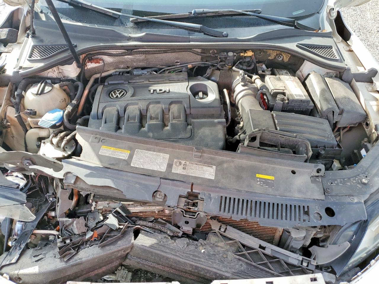 2015 VOLKSWAGEN PASSAT SE photo 41