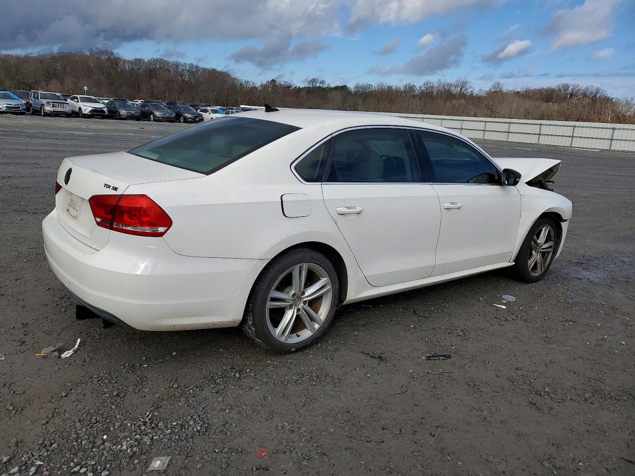 2015 VOLKSWAGEN PASSAT SE photo 9
