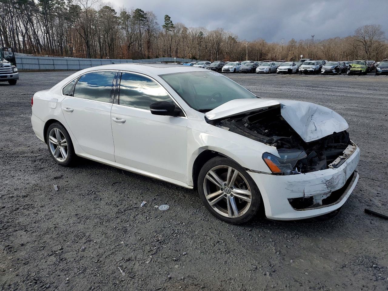 2015 VOLKSWAGEN PASSAT SE photo 13