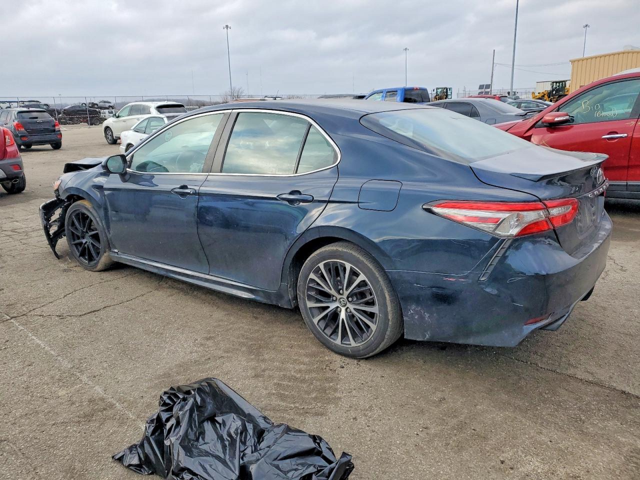 2018 TOYOTA CAMRY L photo 2