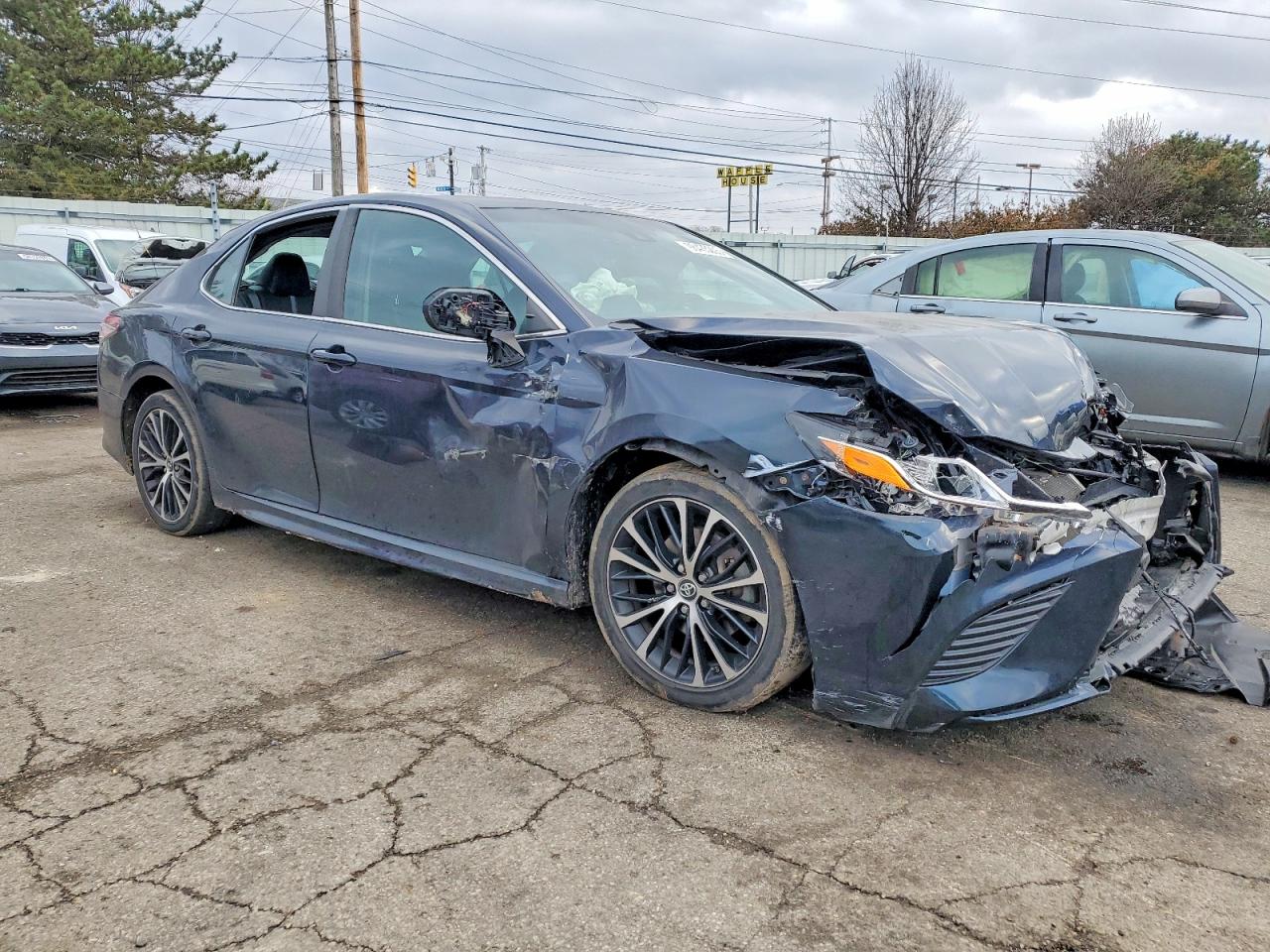 2018 TOYOTA CAMRY L photo 4
