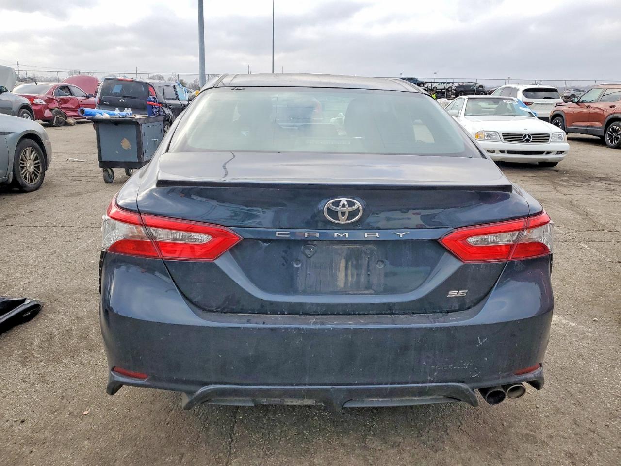 2018 TOYOTA CAMRY L photo 6