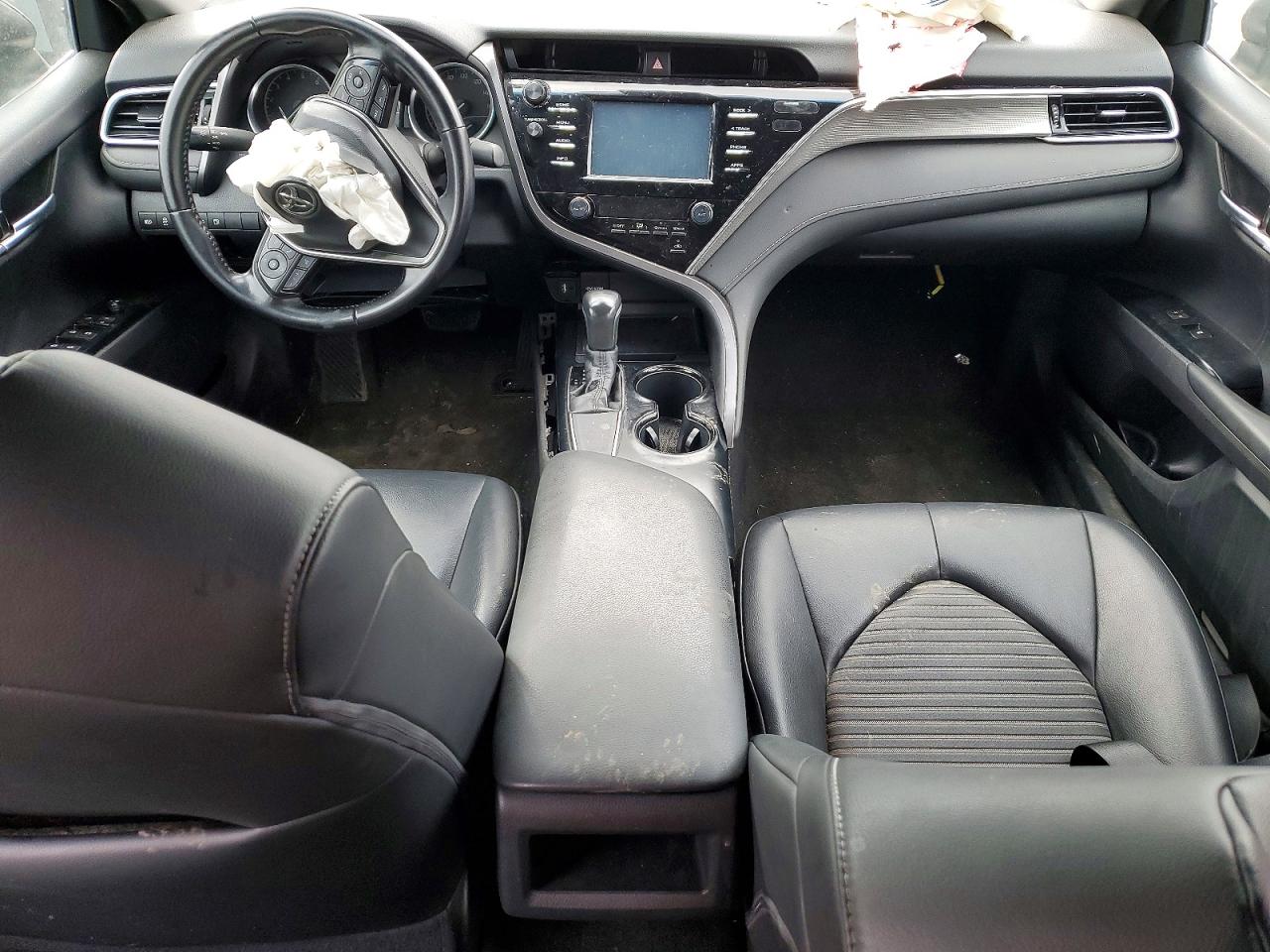 2018 TOYOTA CAMRY L photo 8