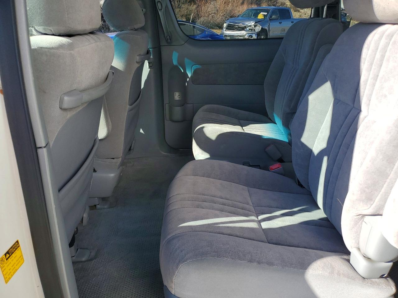 2001 TOYOTA SIENNA LE photo 11
