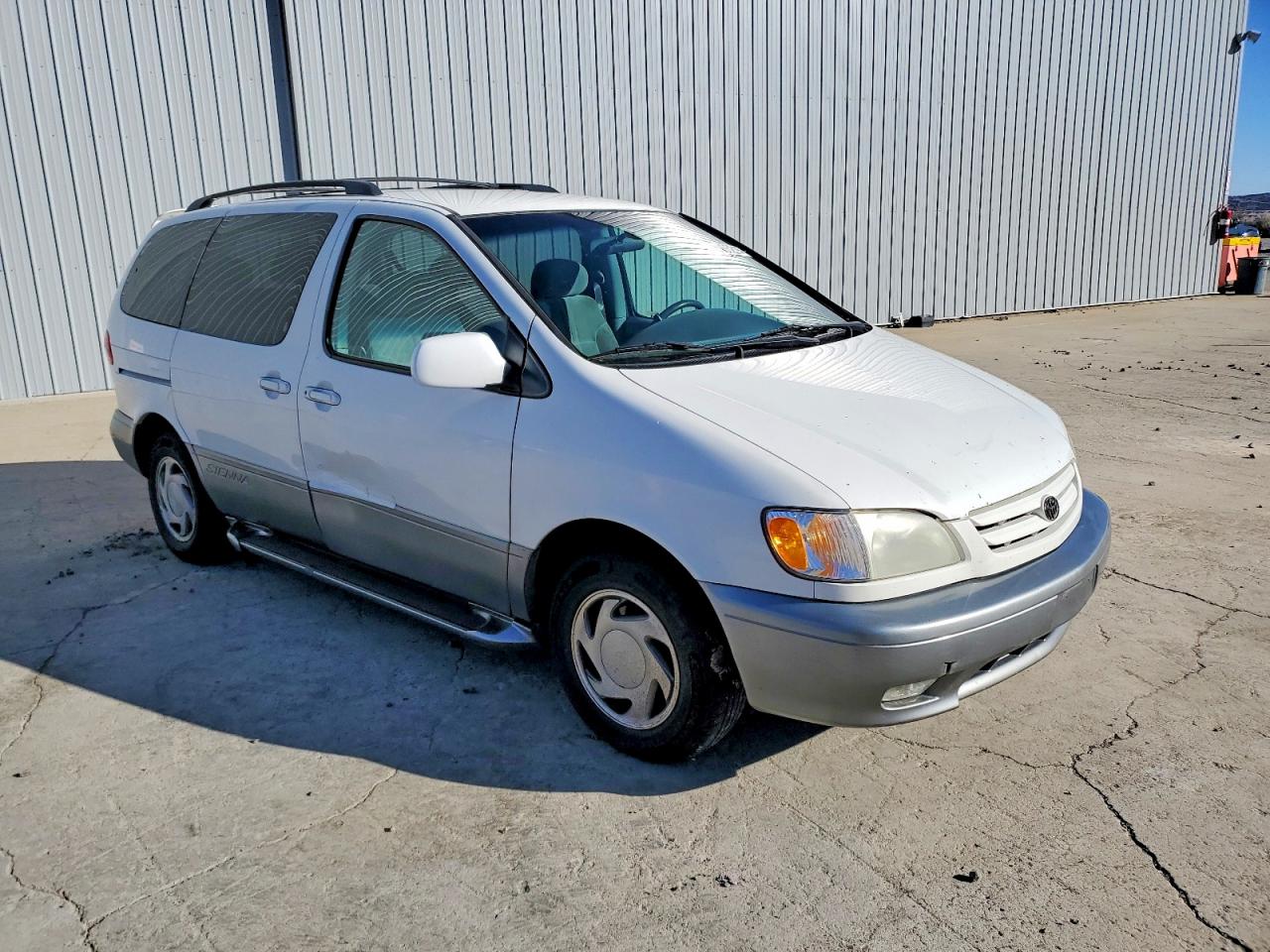 2001 TOYOTA SIENNA LE photo 4