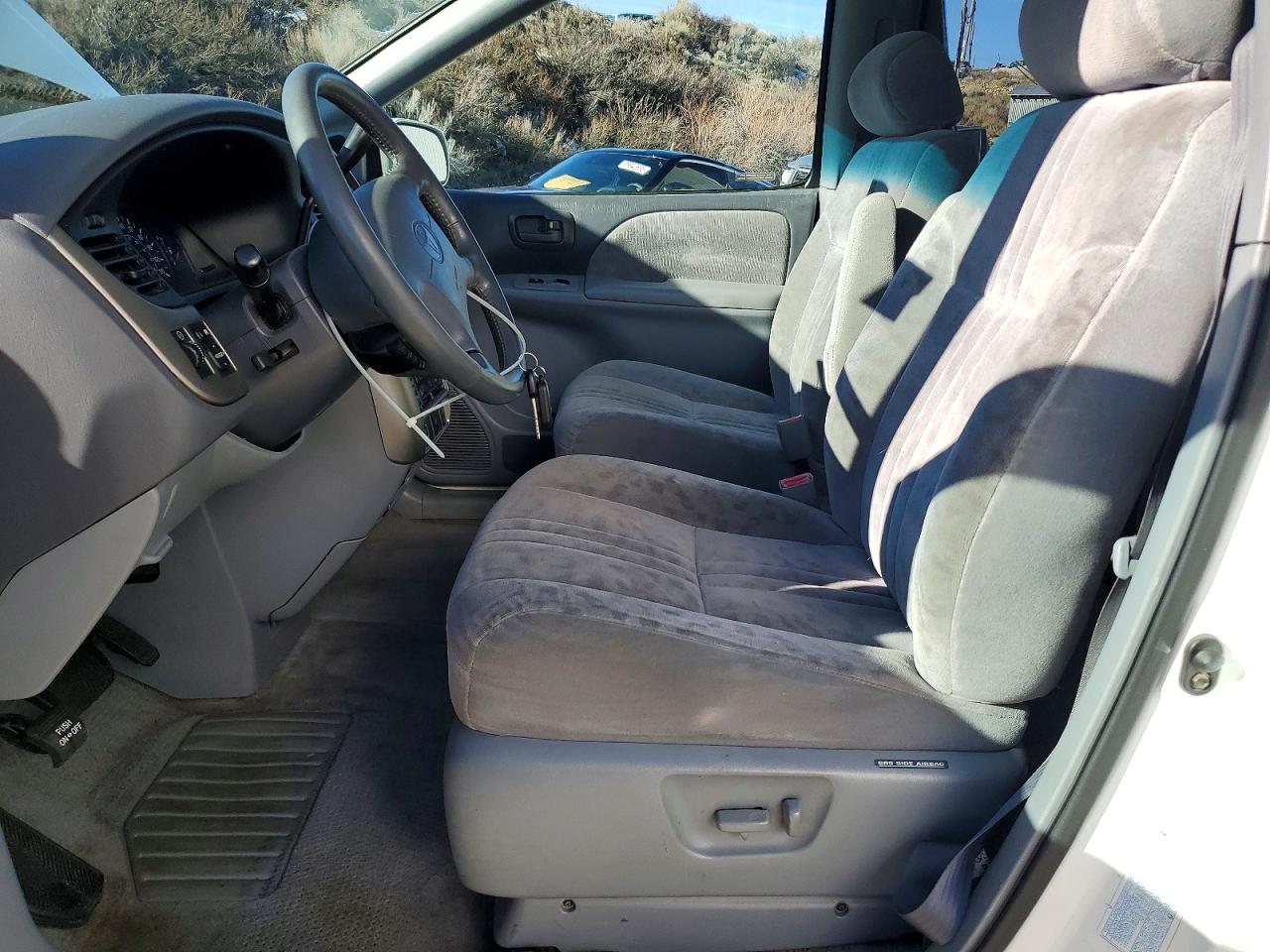 2001 TOYOTA SIENNA LE photo 7