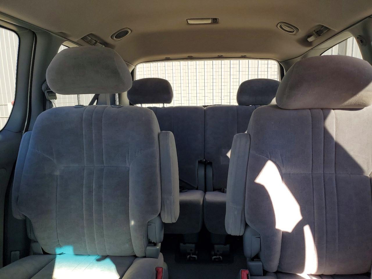 2001 TOYOTA SIENNA LE photo 10