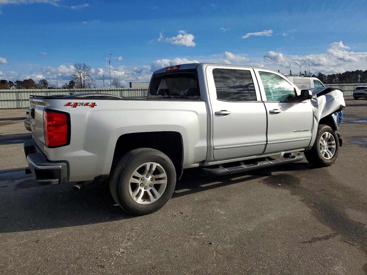 2018 CHEVROLET SILVERADO K1500 LT photo 5