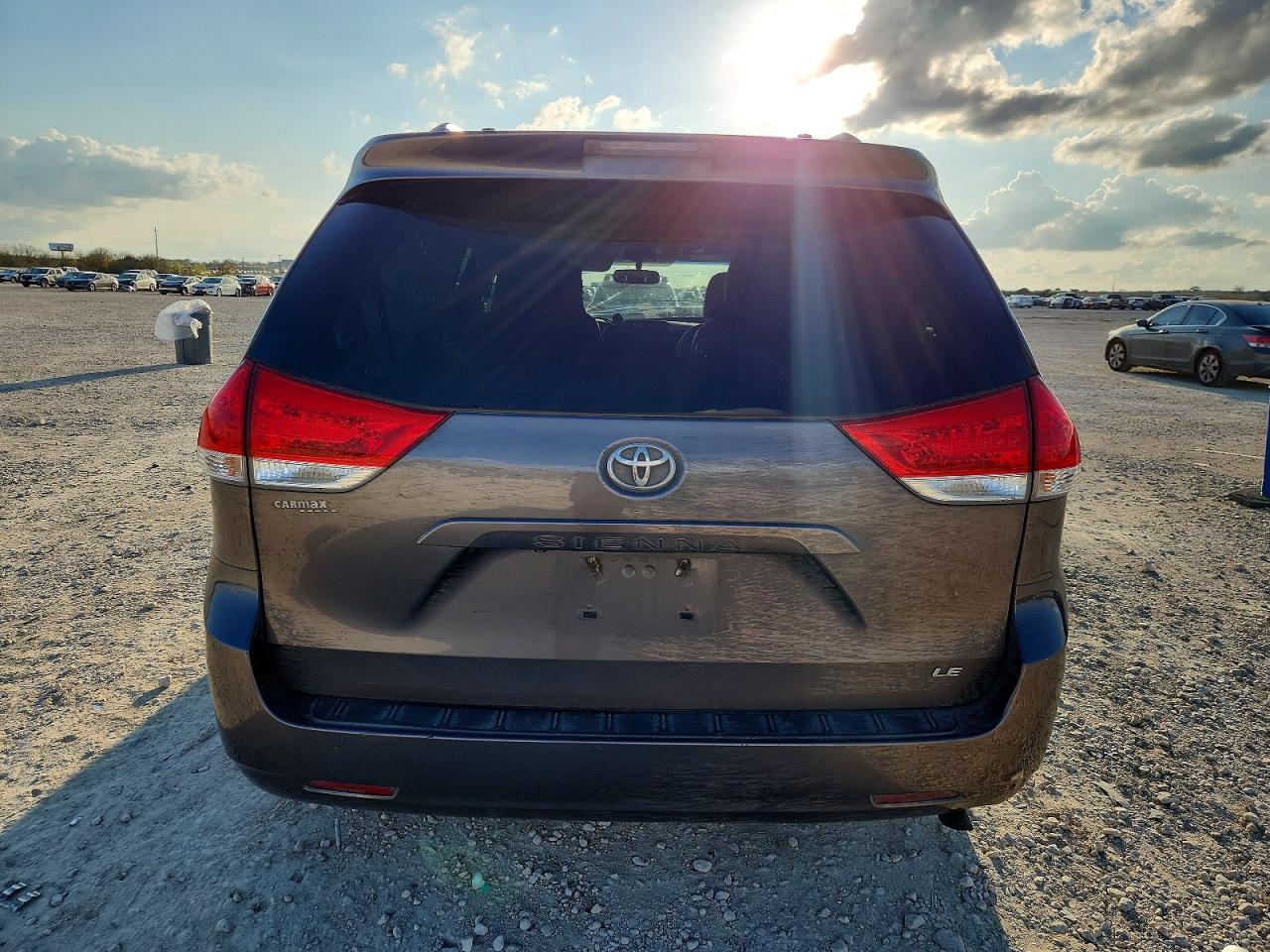 2014 TOYOTA SIENNA LE photo 6