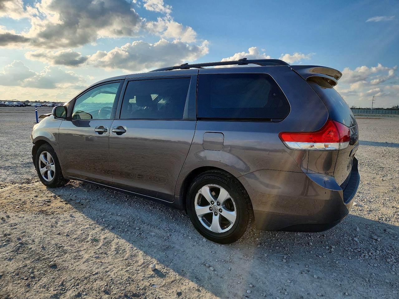 2014 TOYOTA SIENNA LE photo 2