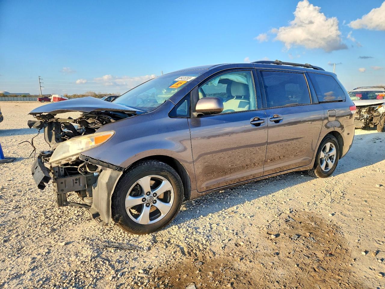2014 TOYOTA SIENNA