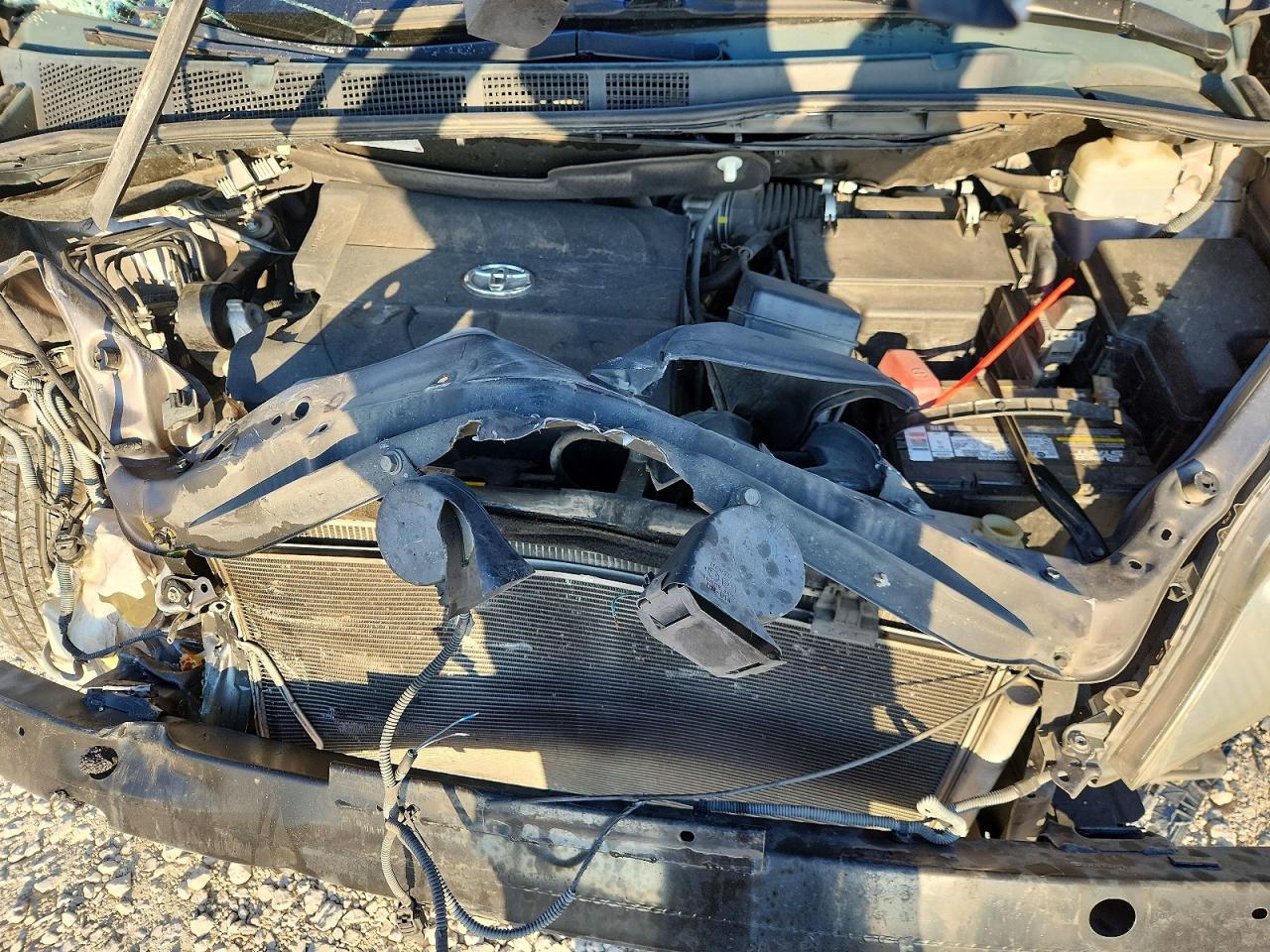 2014 TOYOTA SIENNA LE photo 12