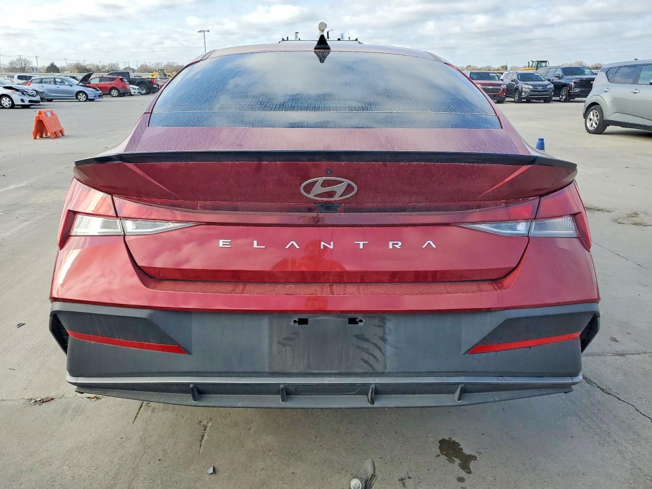 2025 HYUNDAI ELANTRA SEL SPORT photo 6