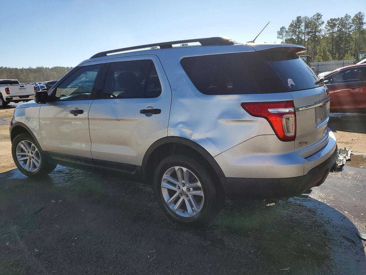 2015 FORD EXPLORER photo 2