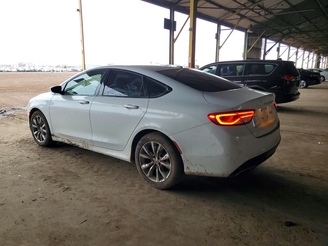 2015 CHRYSLER 200 S photo 2