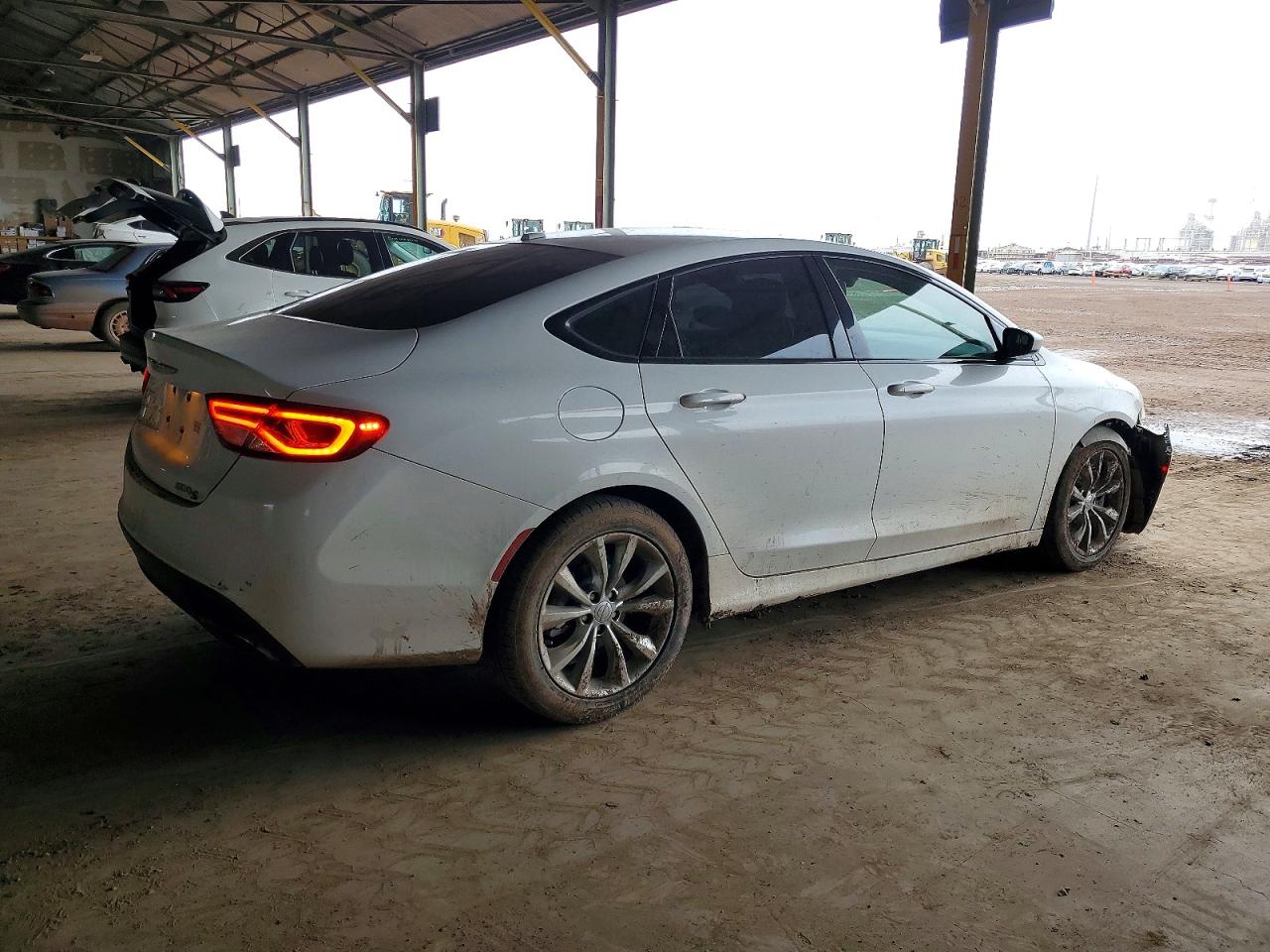 2015 CHRYSLER 200 S photo 3