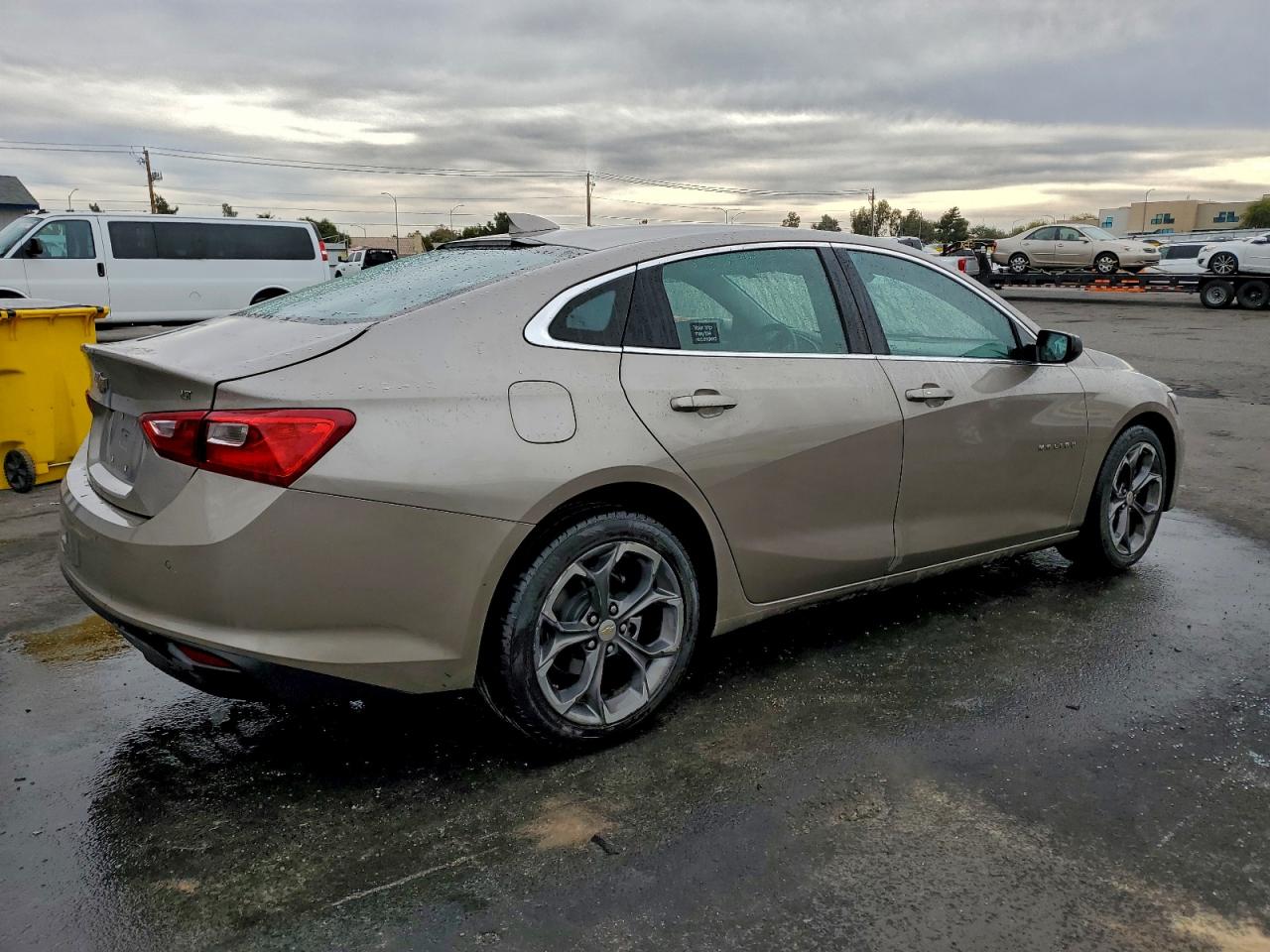 2023 CHEVROLET MALIBU LT photo 3