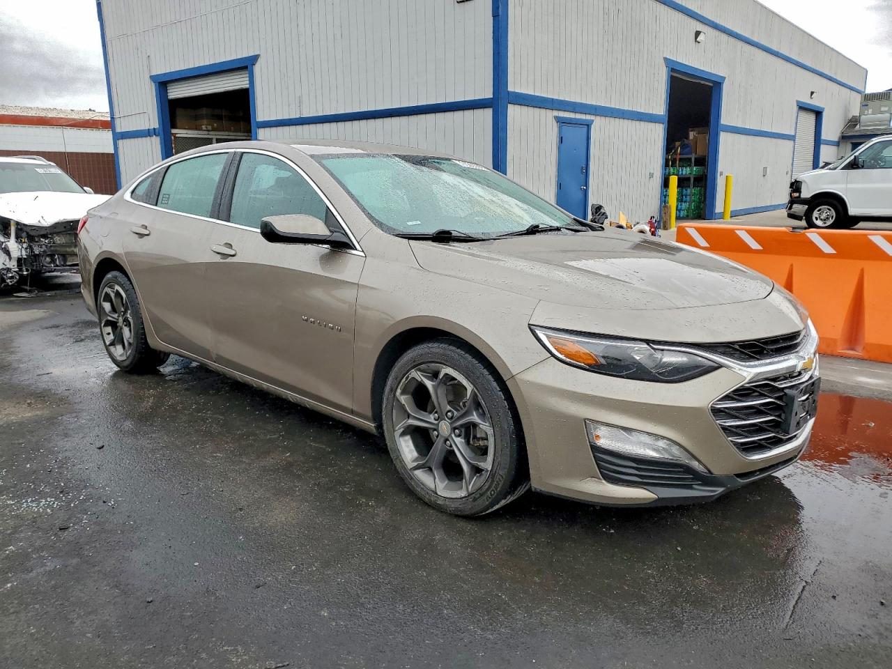 2023 CHEVROLET MALIBU LT photo 4