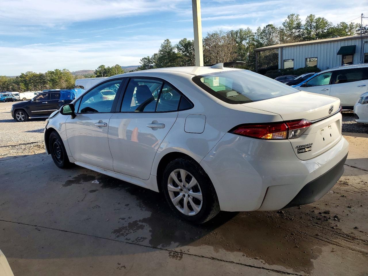 2024 TOYOTA COROLLA LE photo 2