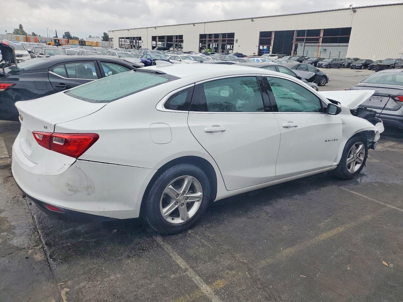 2023 CHEVROLET MALIBU LT photo 3