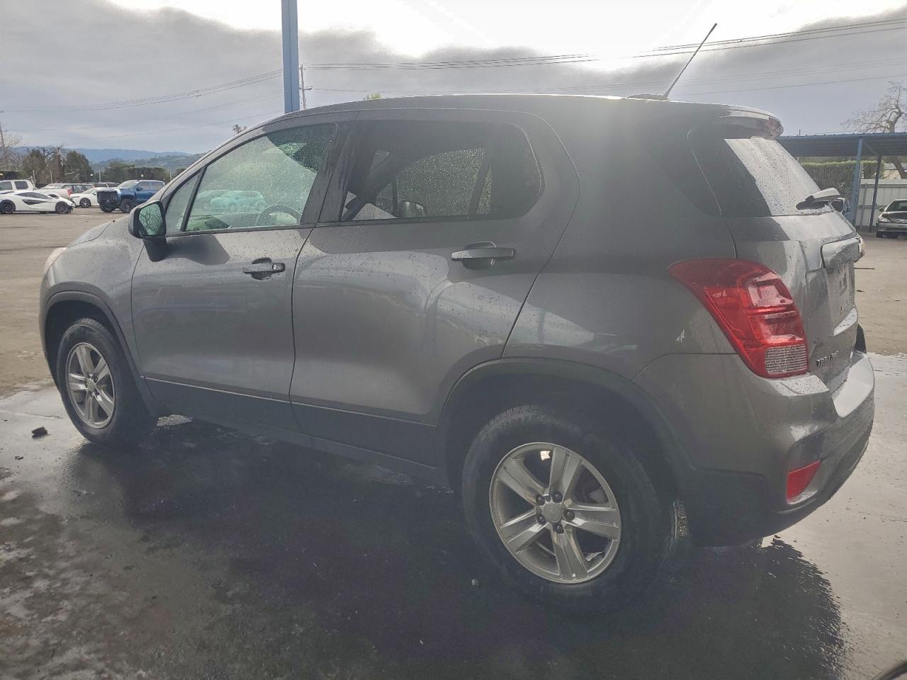 2020 CHEVROLET TRAX LS photo 2
