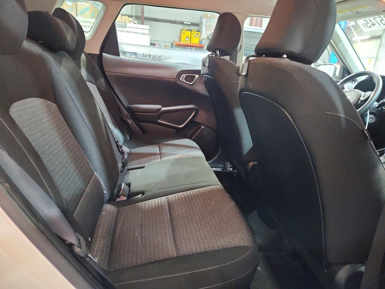 2021 KIA SOUL LX photo 21