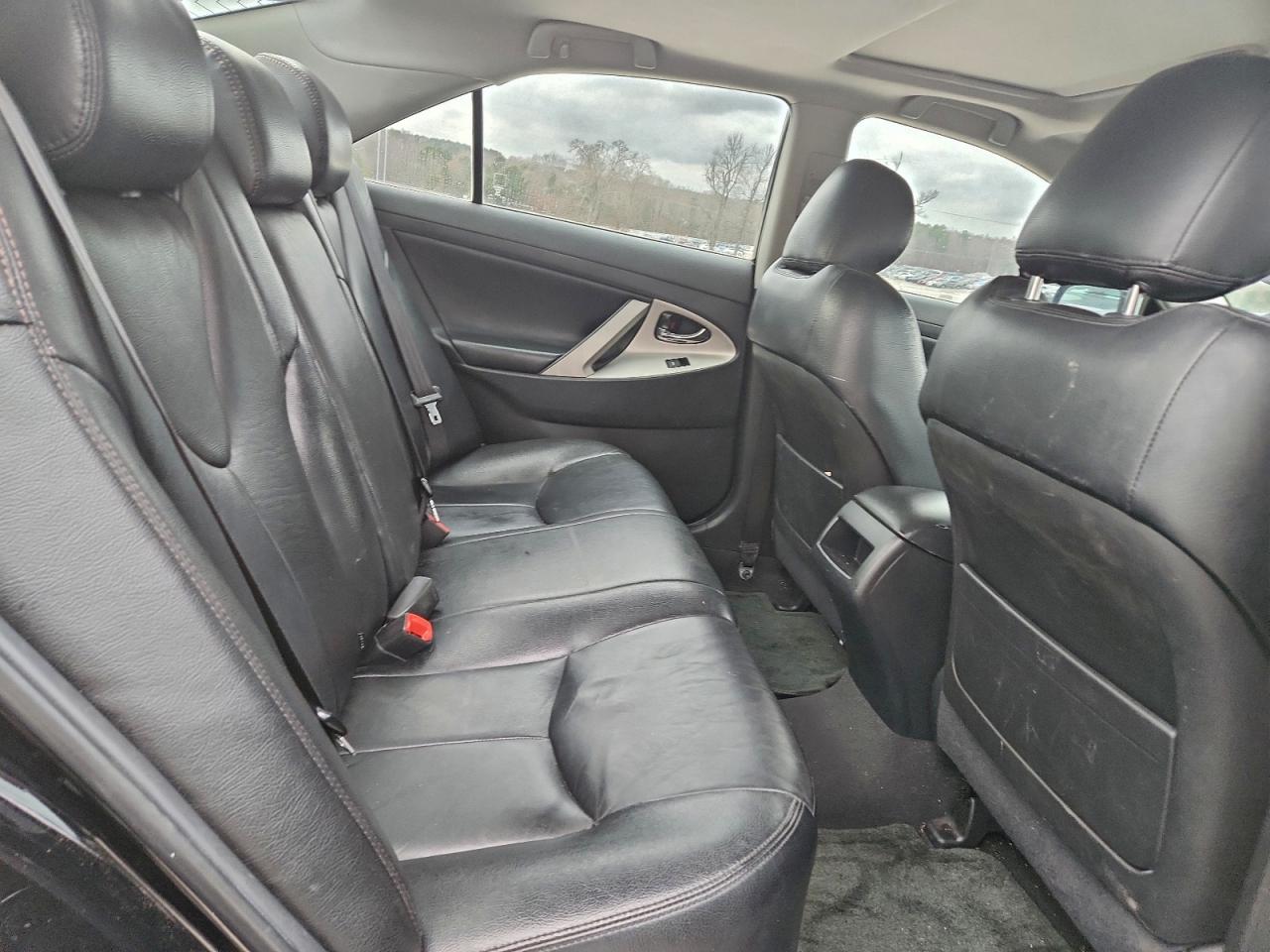 2011 TOYOTA CAMRY BASE photo 10