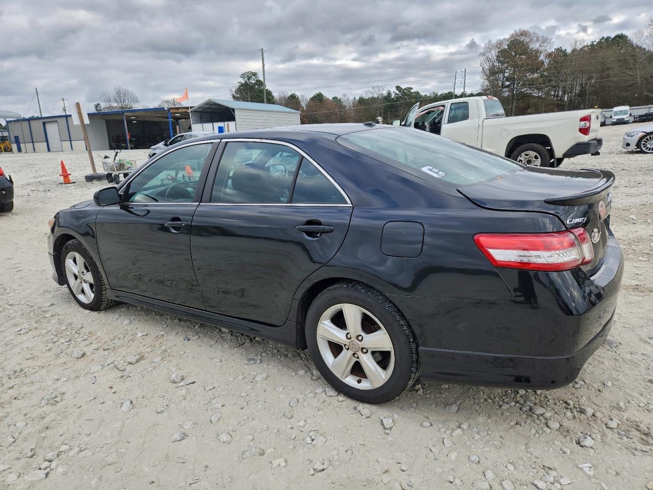 2011 TOYOTA CAMRY BASE photo 2