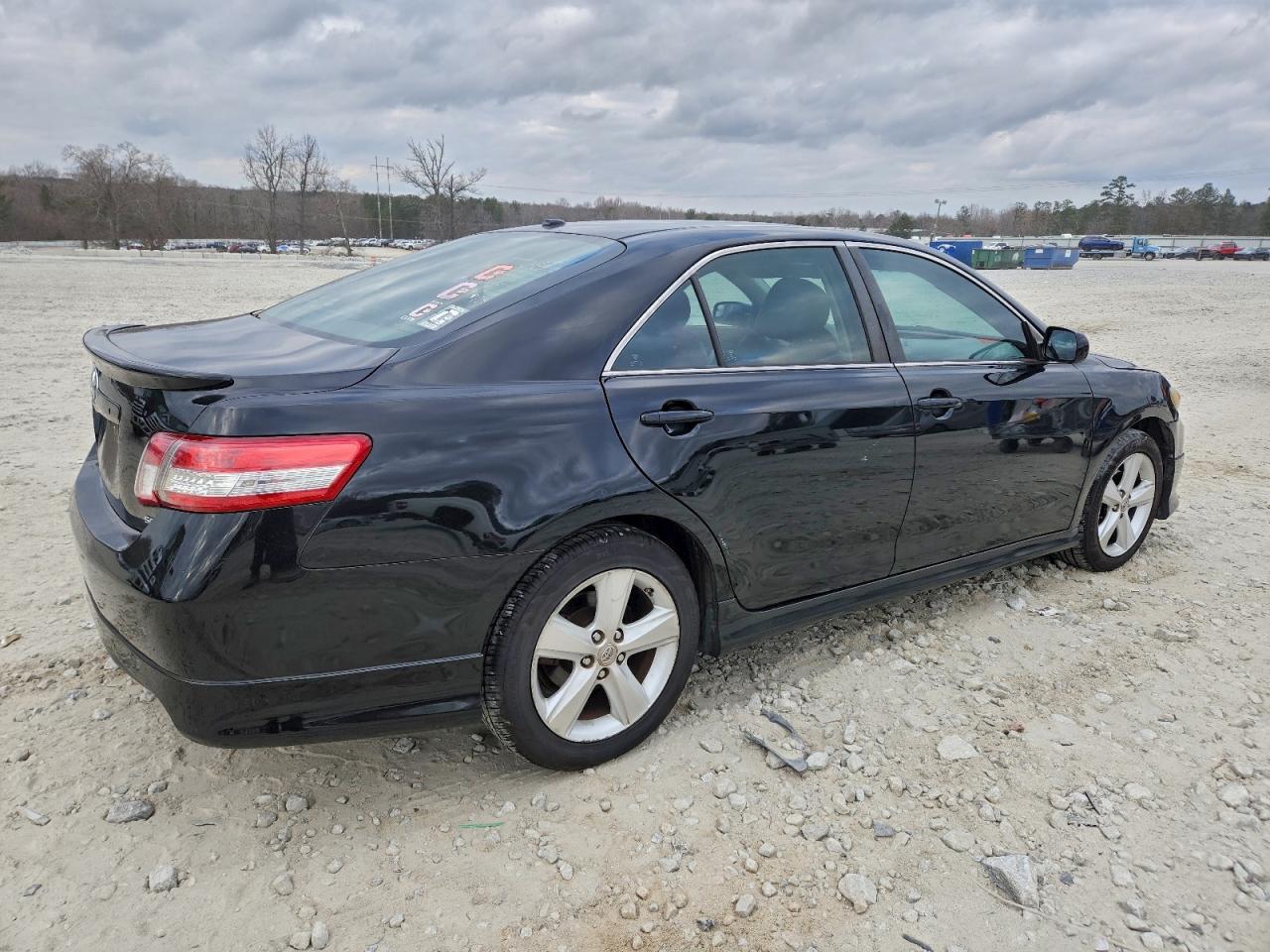 2011 TOYOTA CAMRY BASE photo 3