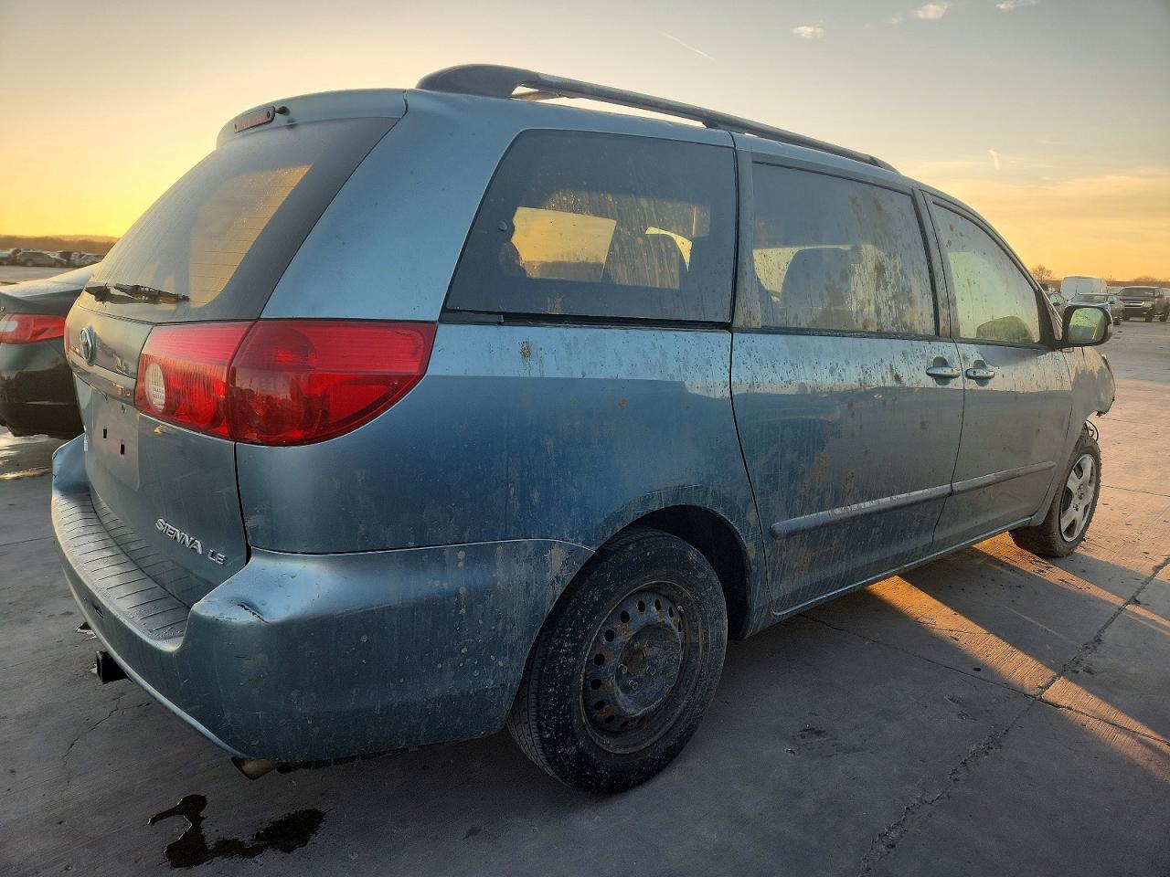2009 TOYOTA SIENNA CE photo 3
