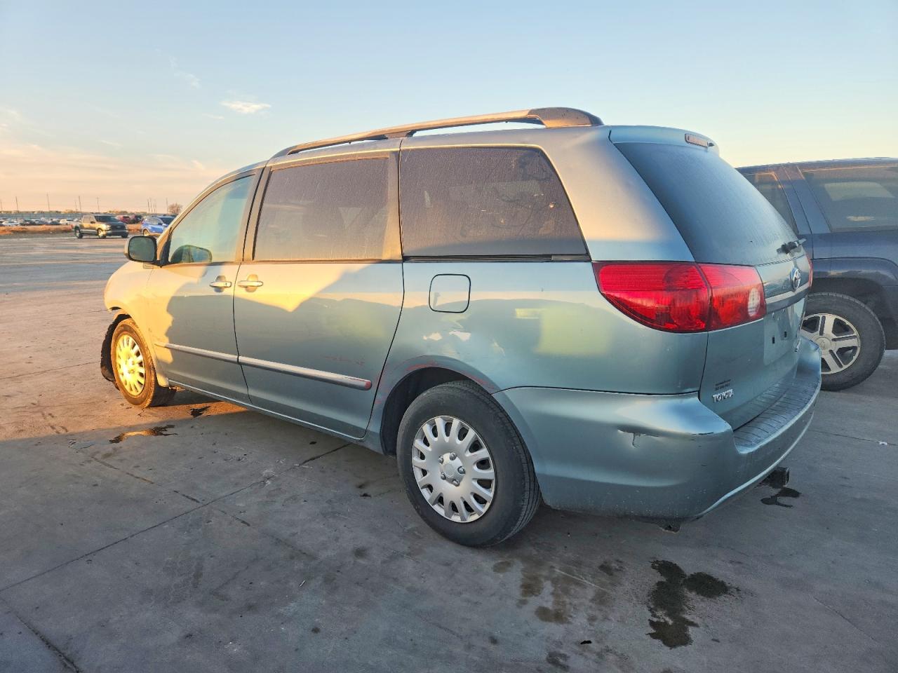 2009 TOYOTA SIENNA CE photo 2