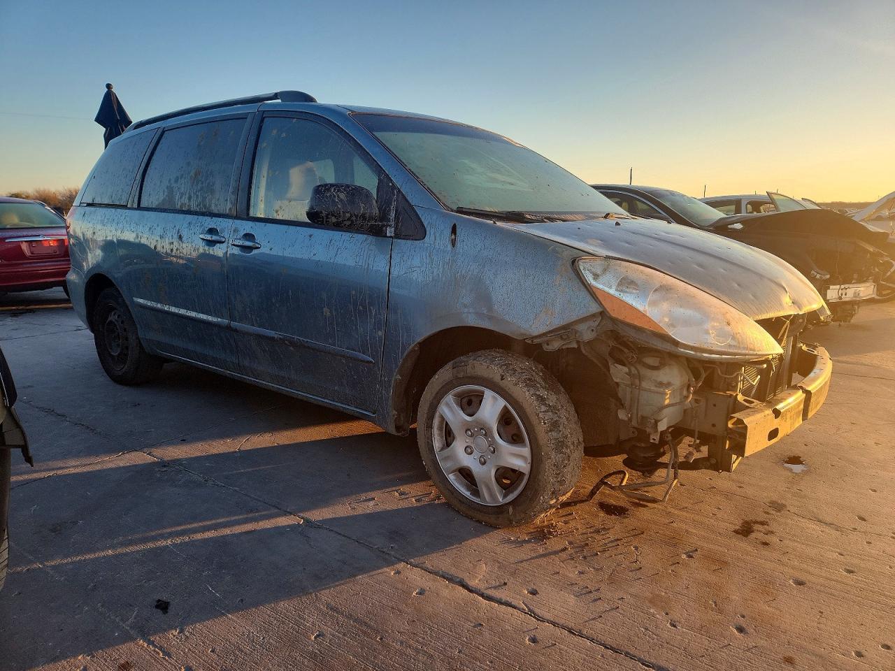 2009 TOYOTA SIENNA CE photo 4