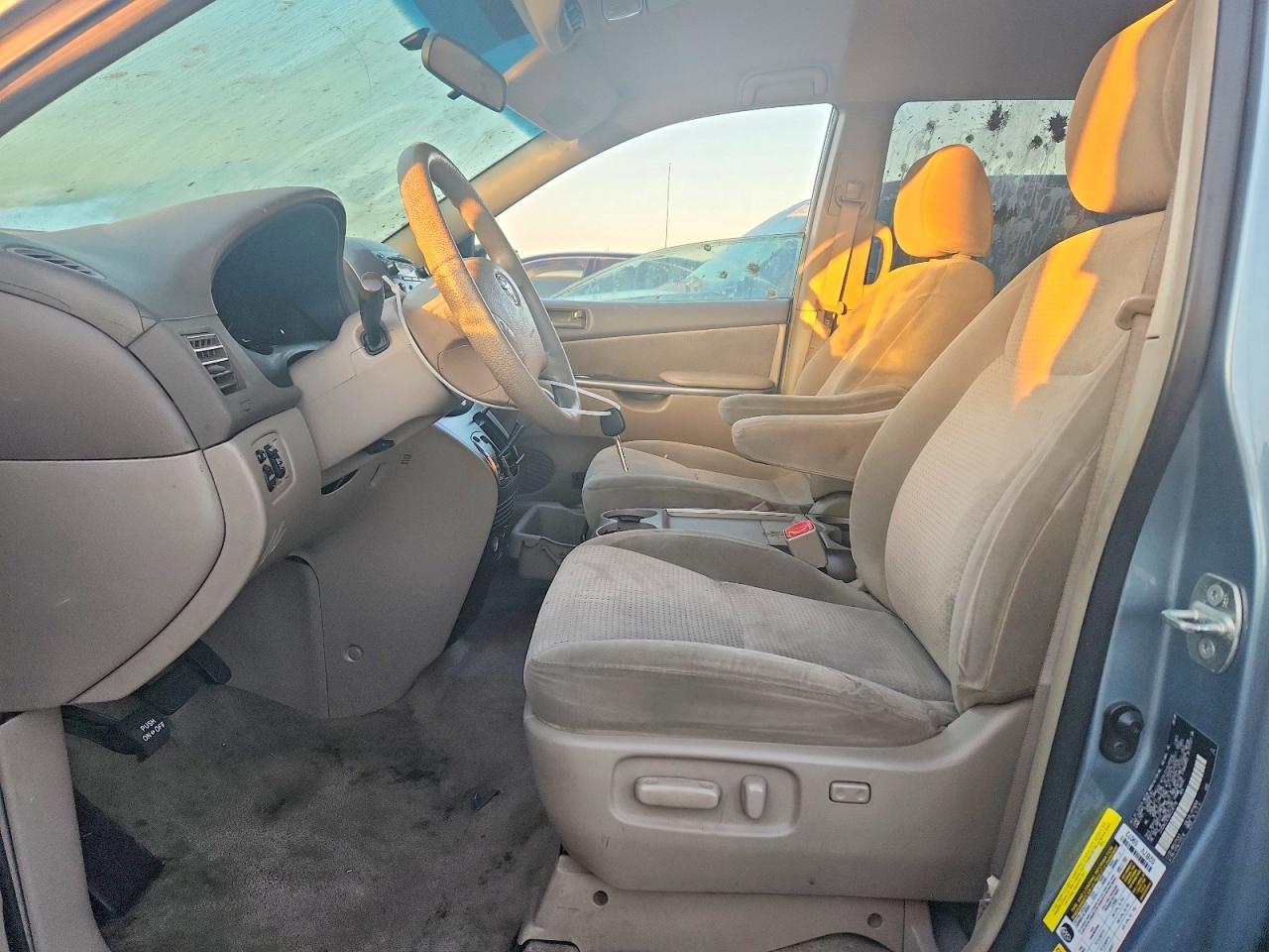 2009 TOYOTA SIENNA CE photo 7
