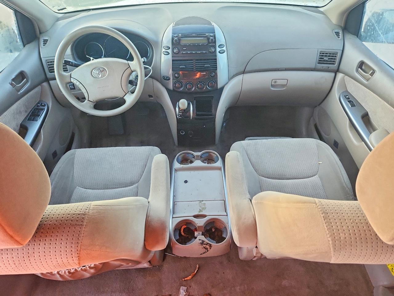 2009 TOYOTA SIENNA CE photo 8