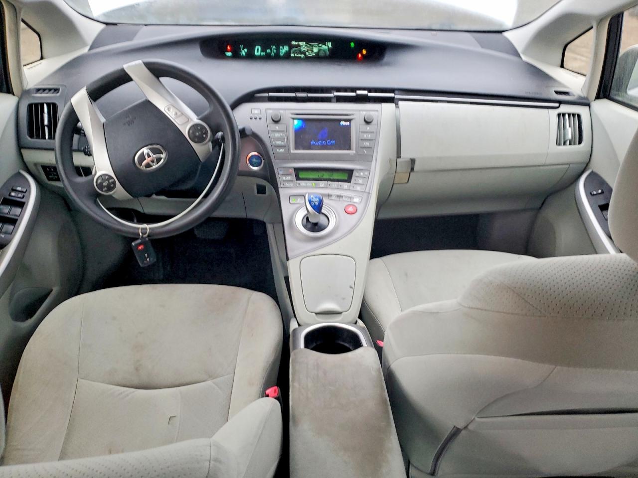 2013 TOYOTA PRIUS photo 8