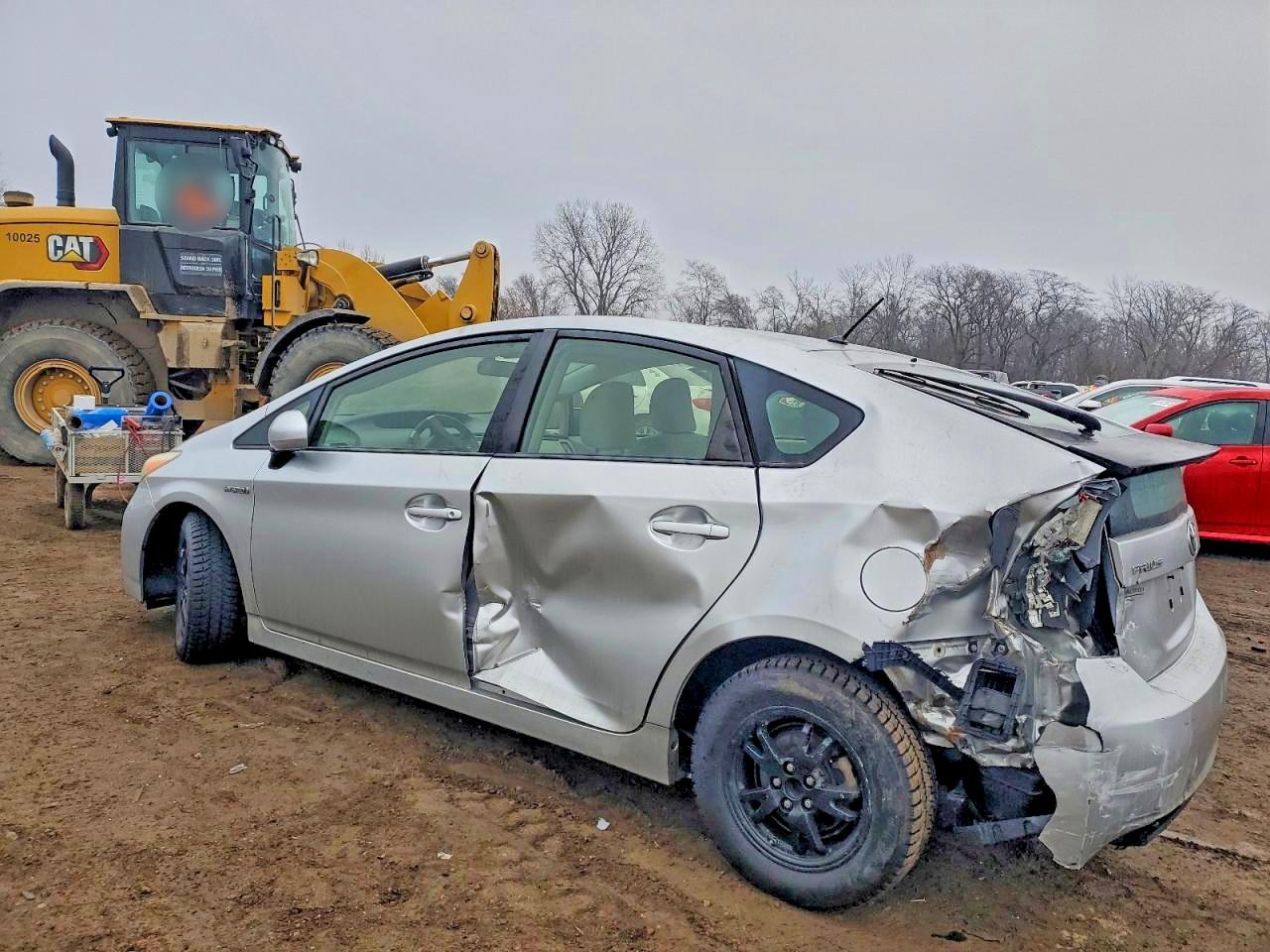 2013 TOYOTA PRIUS photo 2
