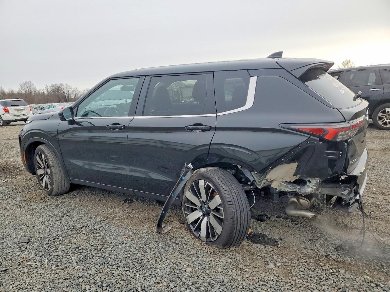 2025 MITSUBISHI OUTLANDER SE photo 2