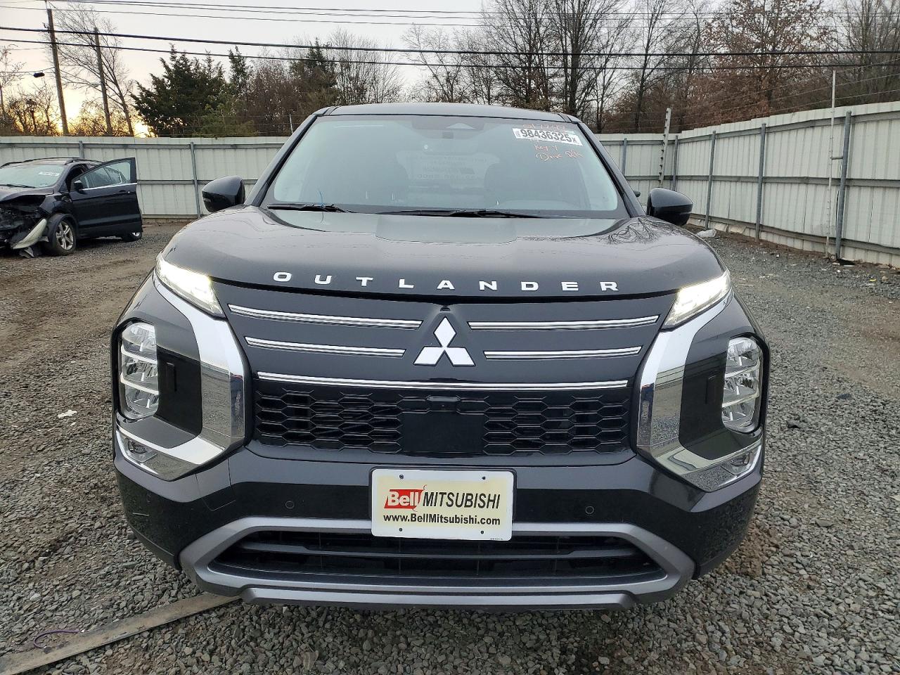 2025 MITSUBISHI OUTLANDER SE photo 5