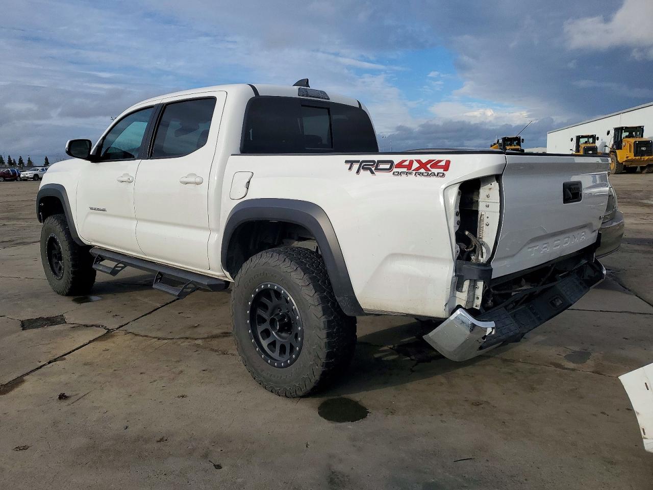 2022 TOYOTA TACOMA DOUBLE CAB photo 2