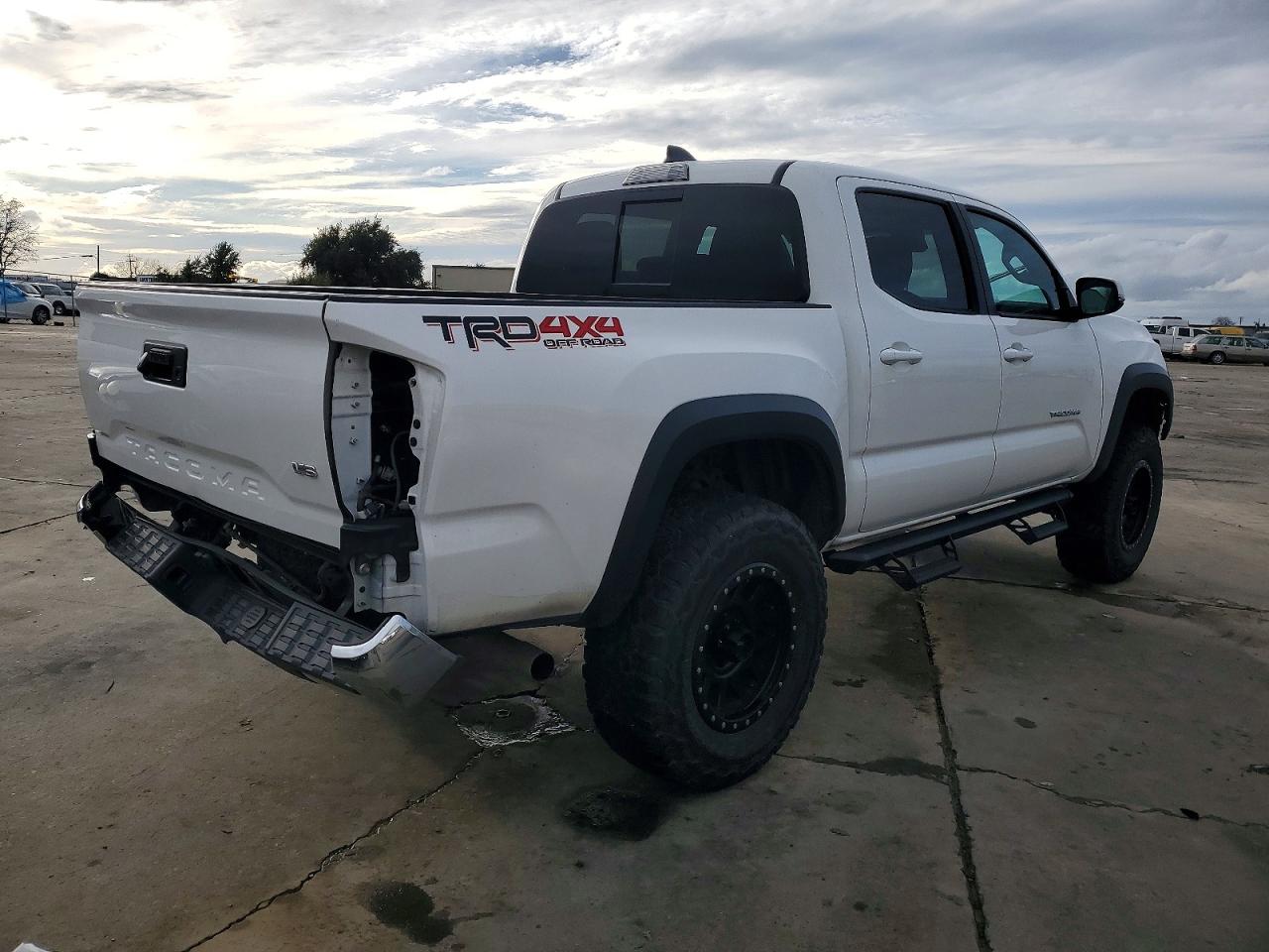 2022 TOYOTA TACOMA DOUBLE CAB photo 3