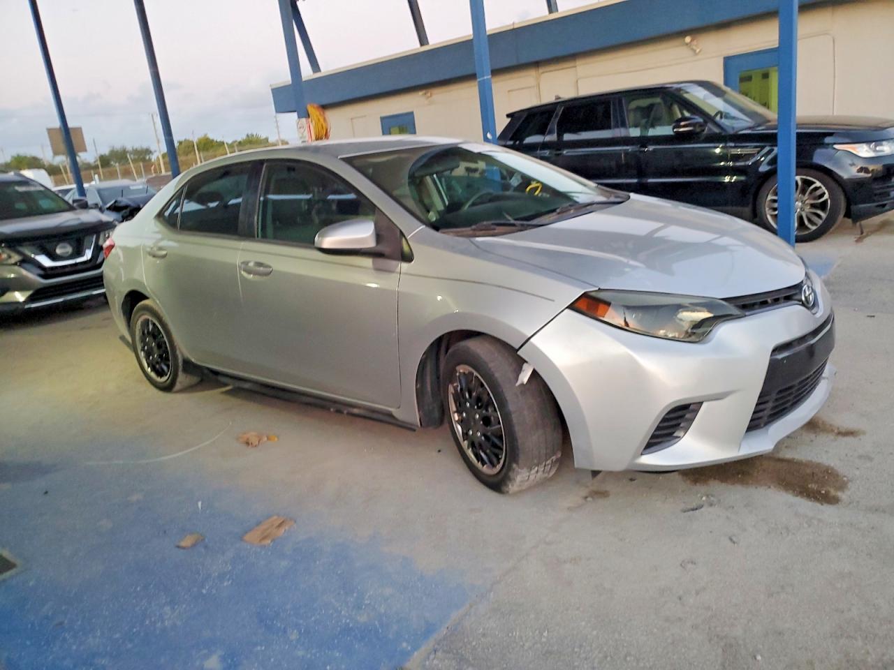 2015 TOYOTA COROLLA L photo 10