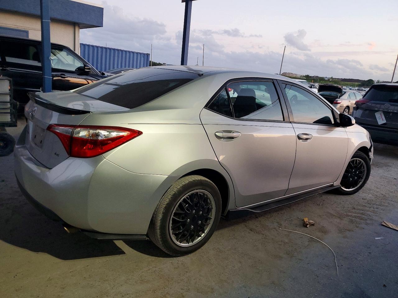 2015 TOYOTA COROLLA L photo 7