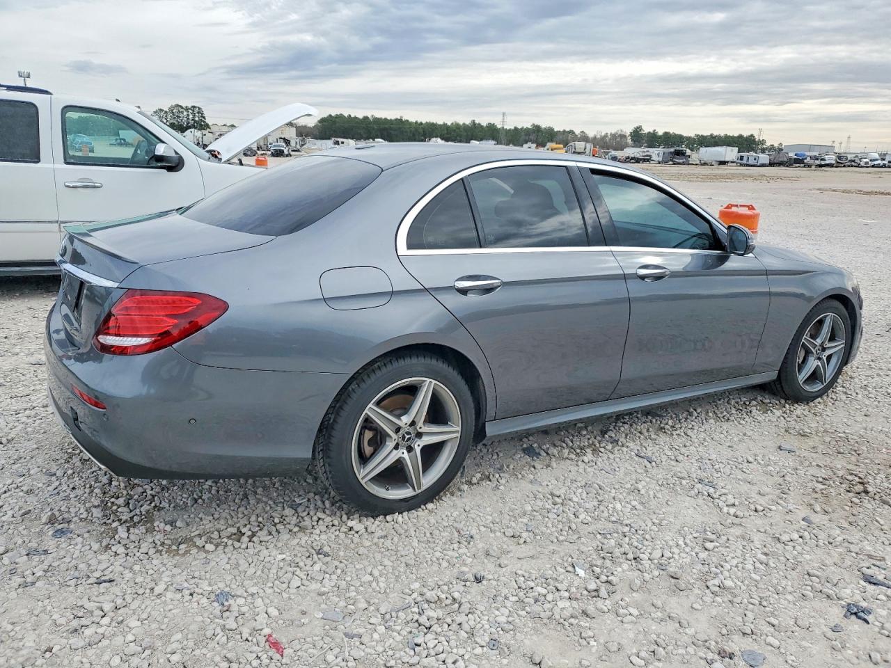 2018 MERCEDES-BENZ E 300 photo 3