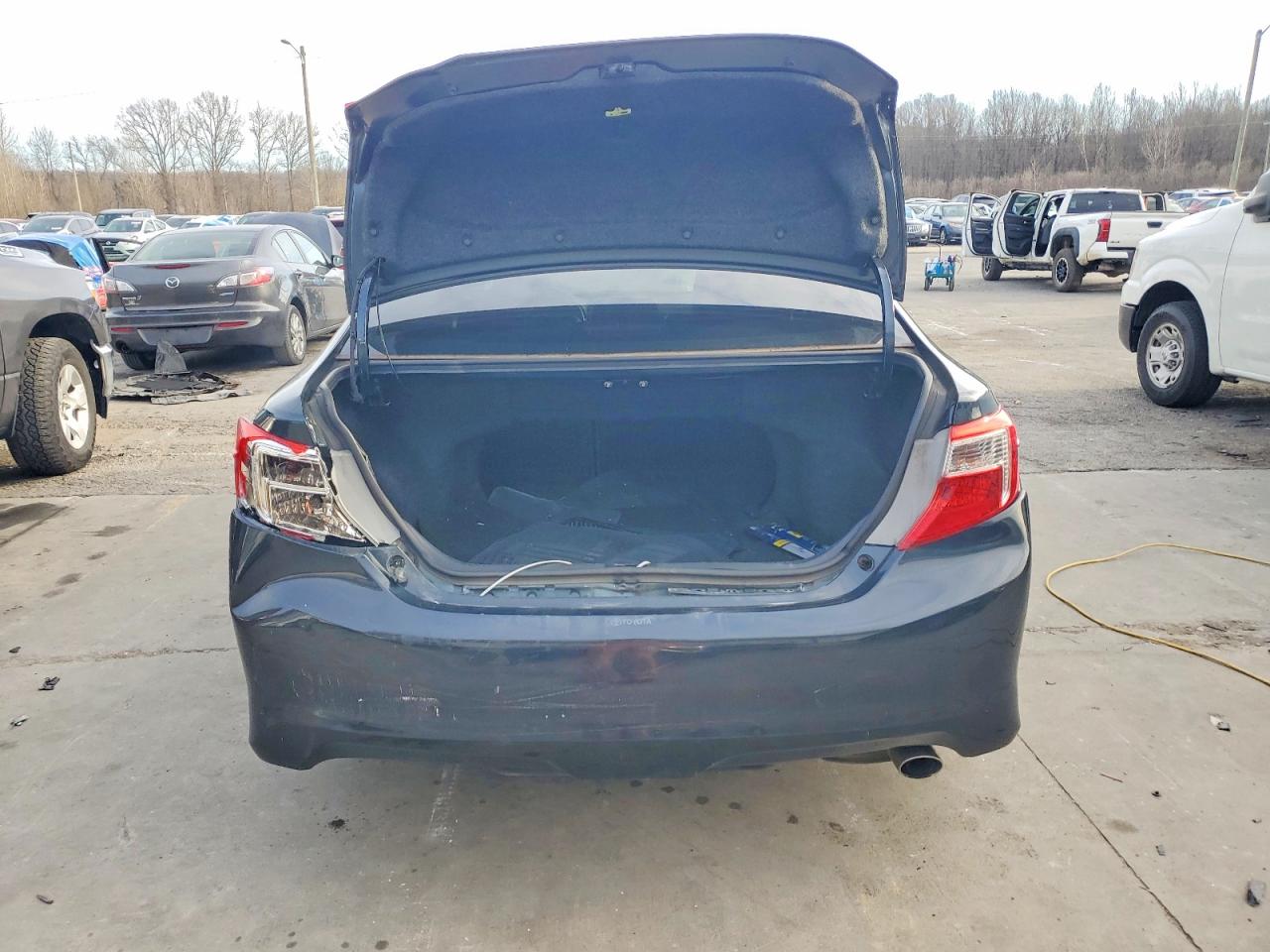 2014 TOYOTA CAMRY L photo 6