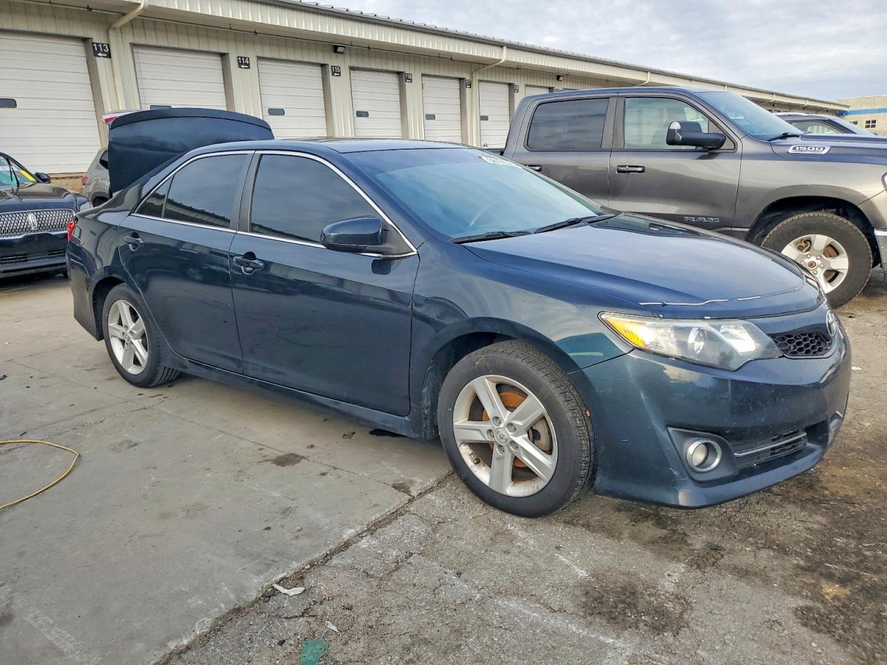 2014 TOYOTA CAMRY L photo 4