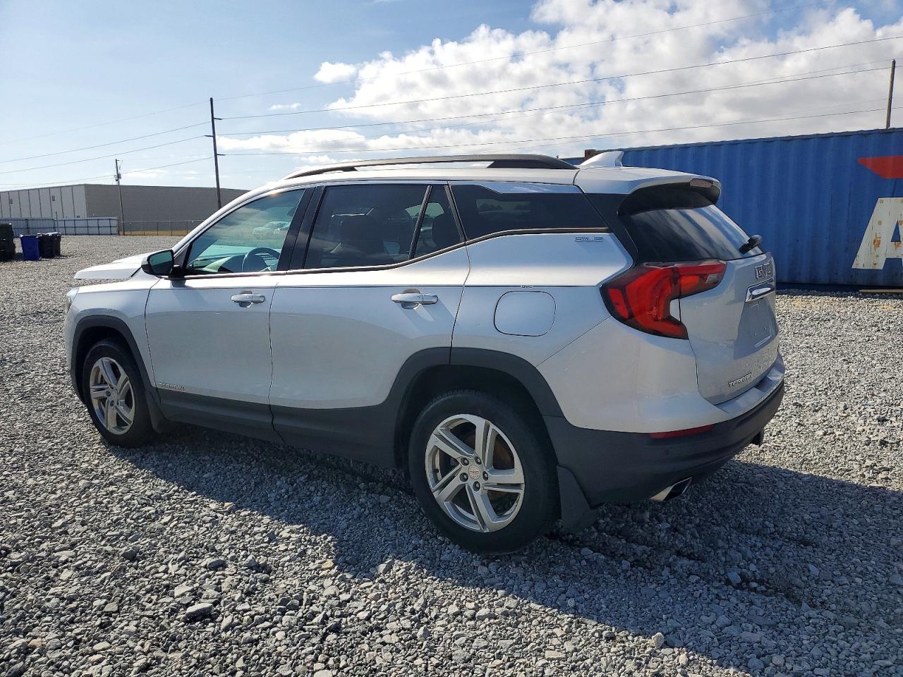 2018 GMC TERRAIN SLE photo 2