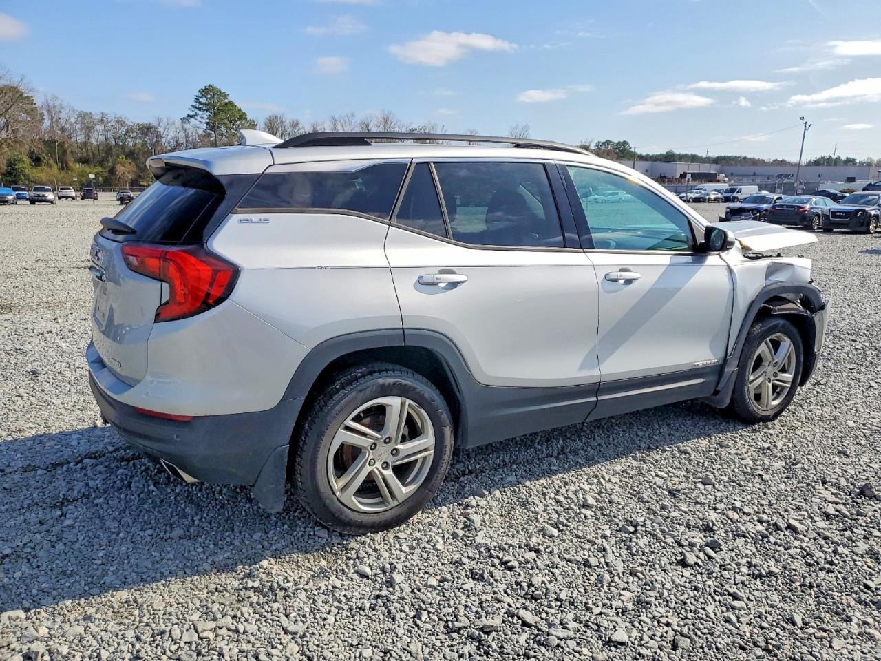 2018 GMC TERRAIN SLE photo 3