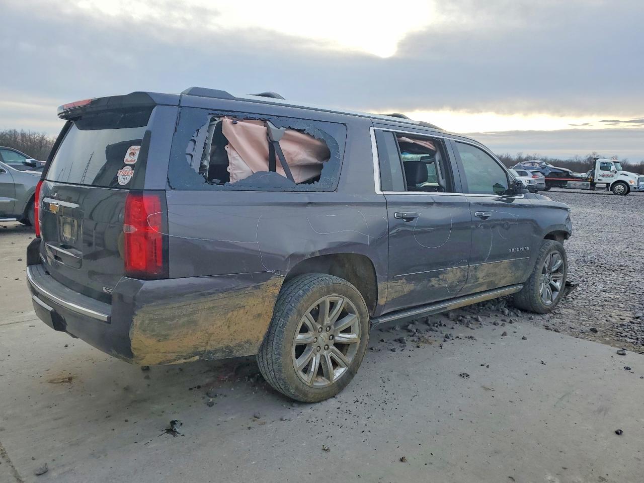 2018 CHEVROLET SUBURBAN K1500 PREMIER photo 3