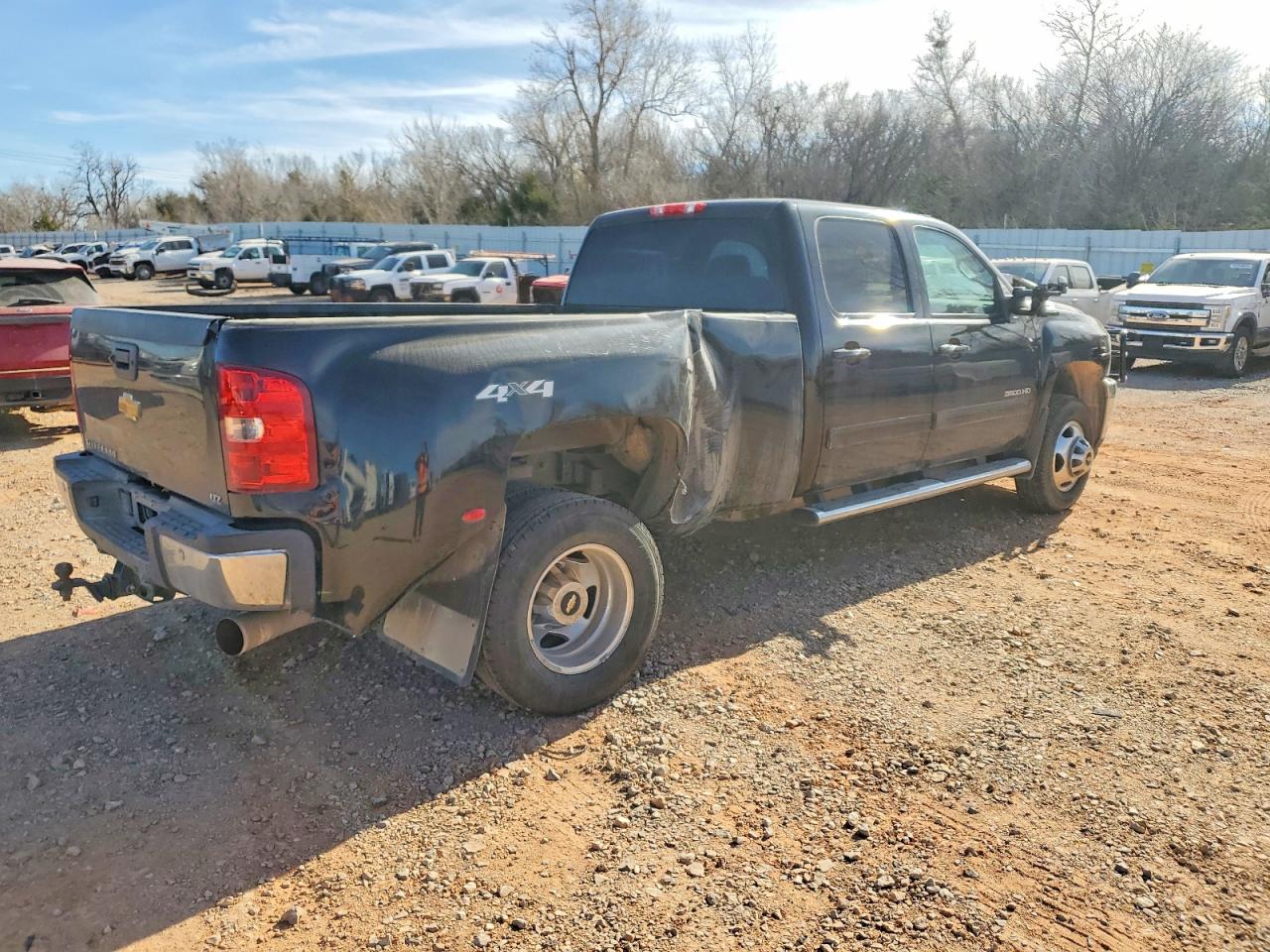 2014 CHEVROLET SILVERADO K3500 LTZ photo 3